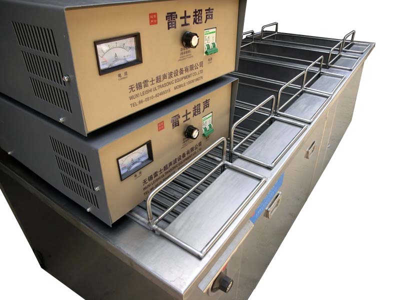 經(jīng)典款五金件清洗超聲波清洗機